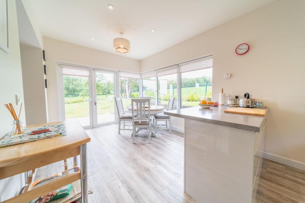 2 Bed Waterfront Property - Close To Courtmacsherry Cork Exterior foto
